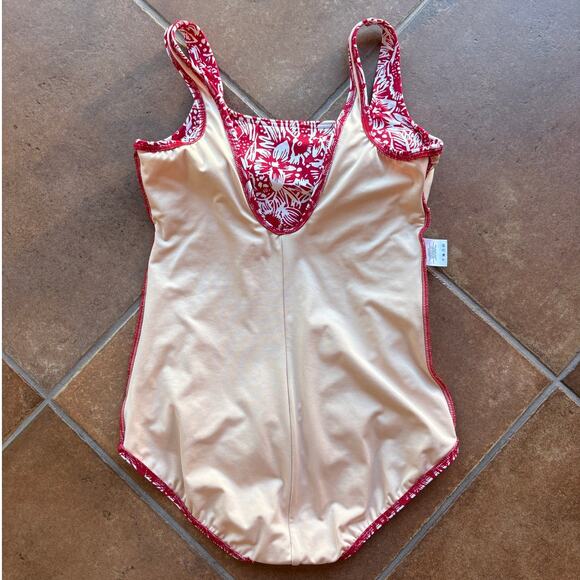 Land's End Tugless Tank Swimsuit with Red and White Cockatoo Print size 14 - Picture 10 of 11